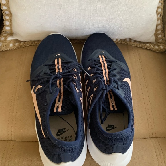 Like new Nike racer running shoes - Picture 5 of 7